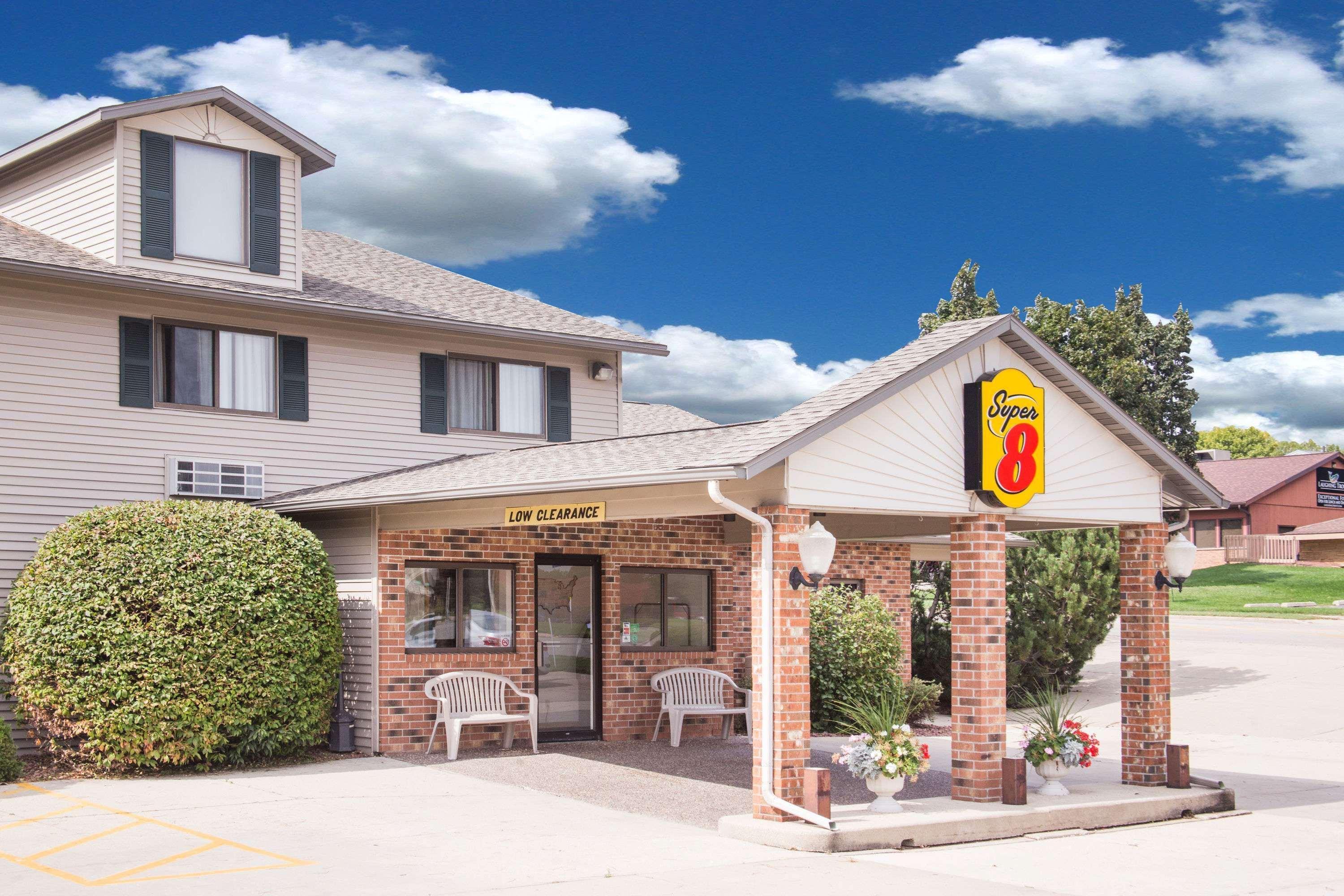 Super 8 By Wyndham Monroe Wi Exterior foto