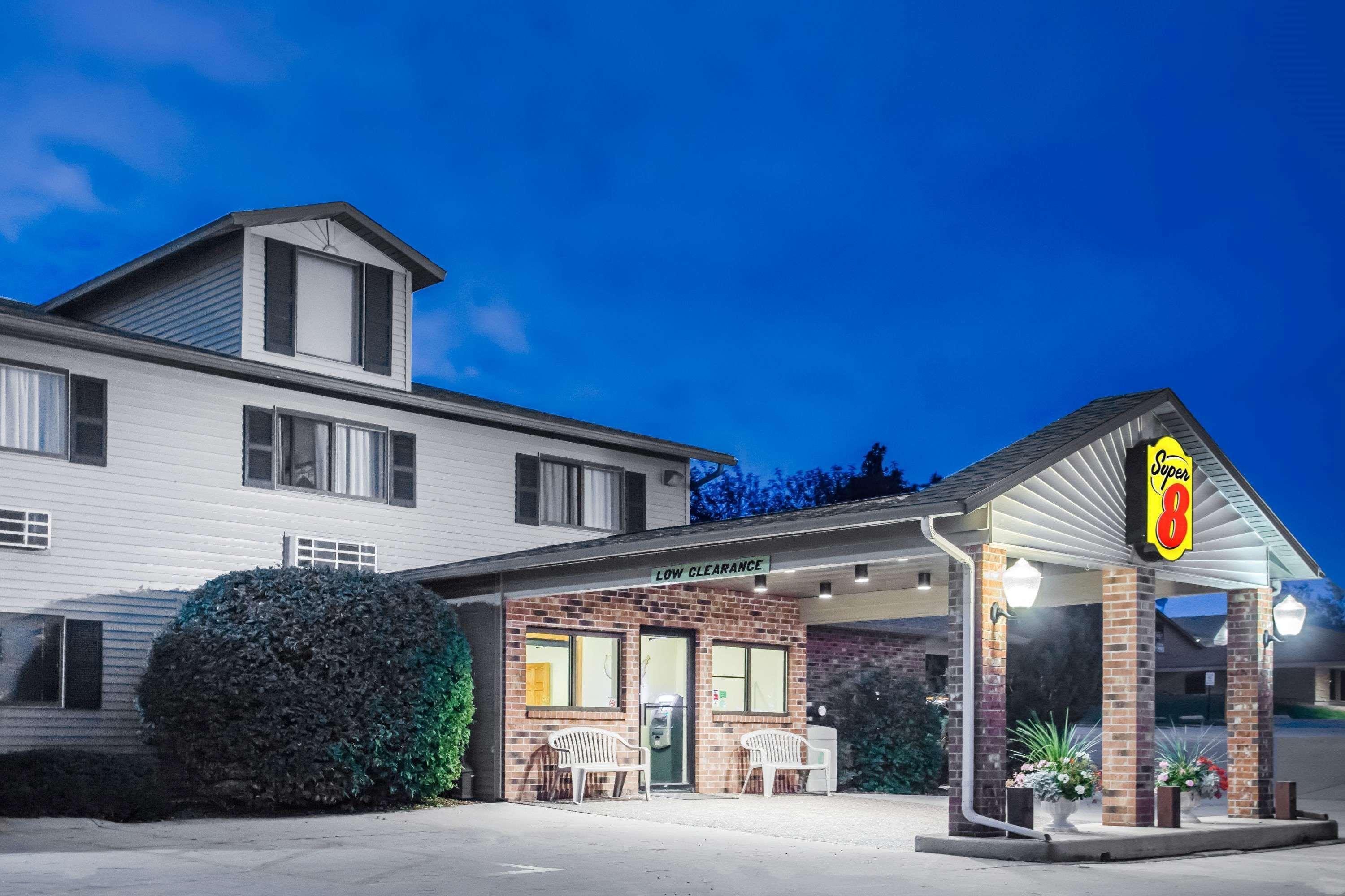 Super 8 By Wyndham Monroe Wi Exterior foto