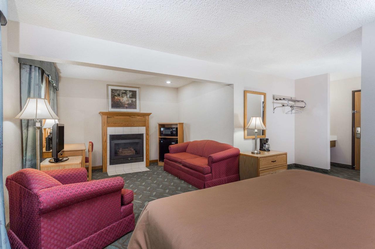 Super 8 By Wyndham Monroe Wi Exterior foto